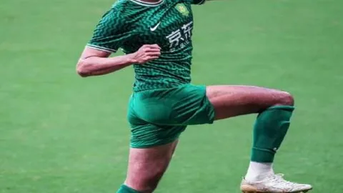 斯洛特与范迪克助力曼城稳定军心，胜利非赛季终结点